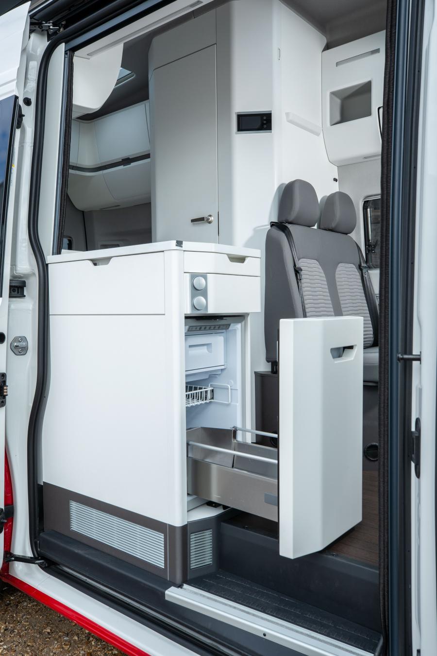 Интерьер Volkswagen Grand California 600 2019 года  (UK) (фото 5 из 20)